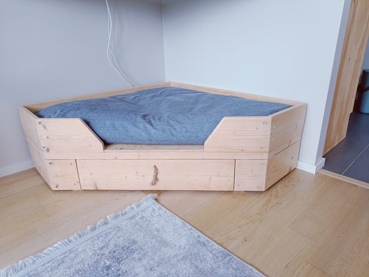 Lemmikki vedolta suojassa