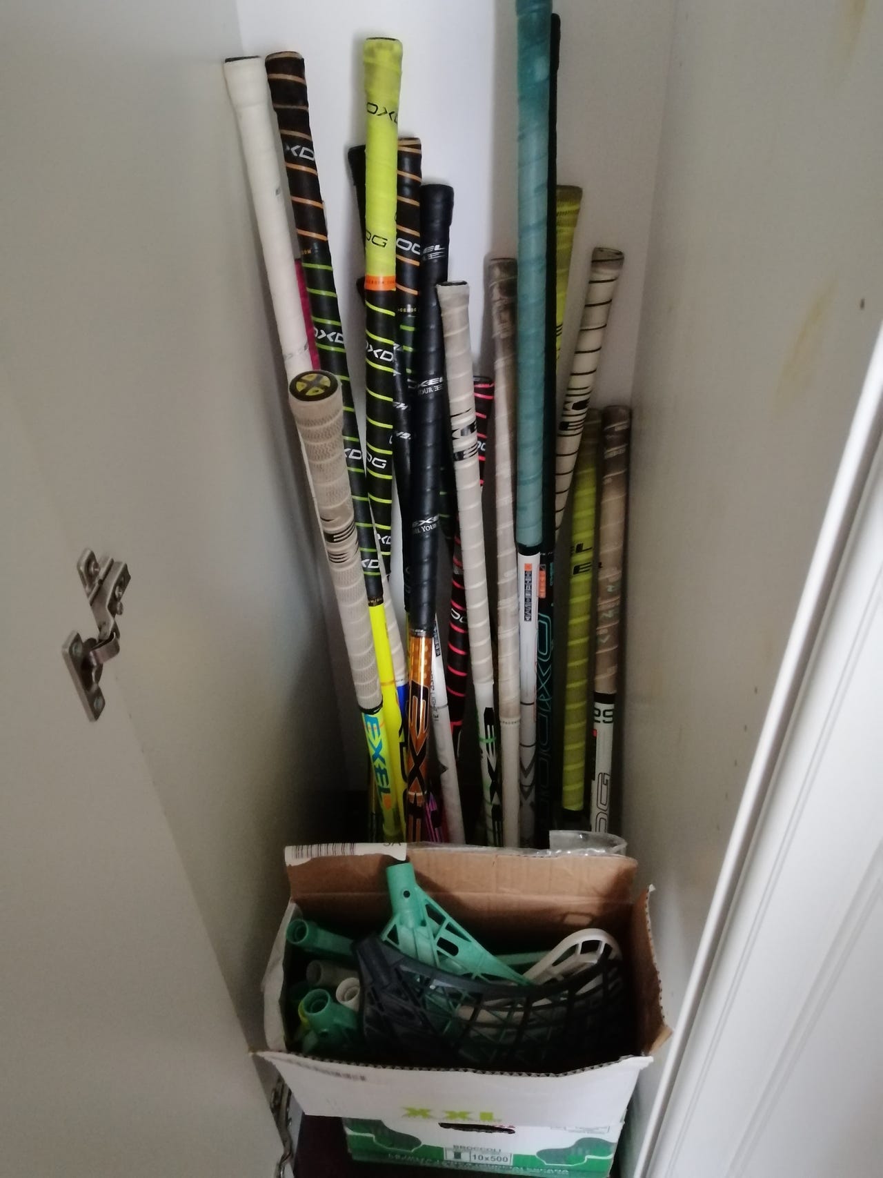 Salibandy mailoja ja uusia lapoja