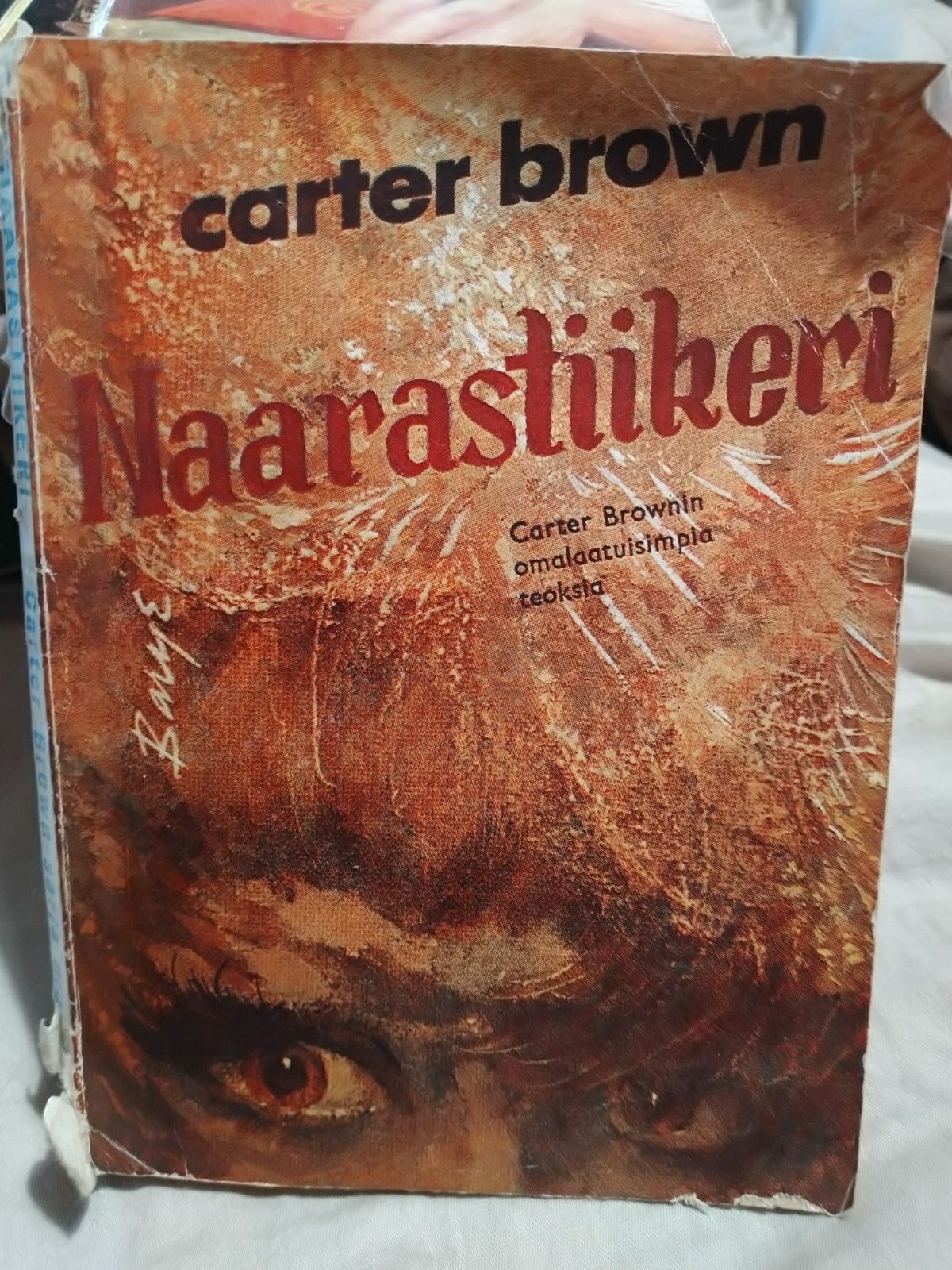 Naarastiikeri - Carter Brown