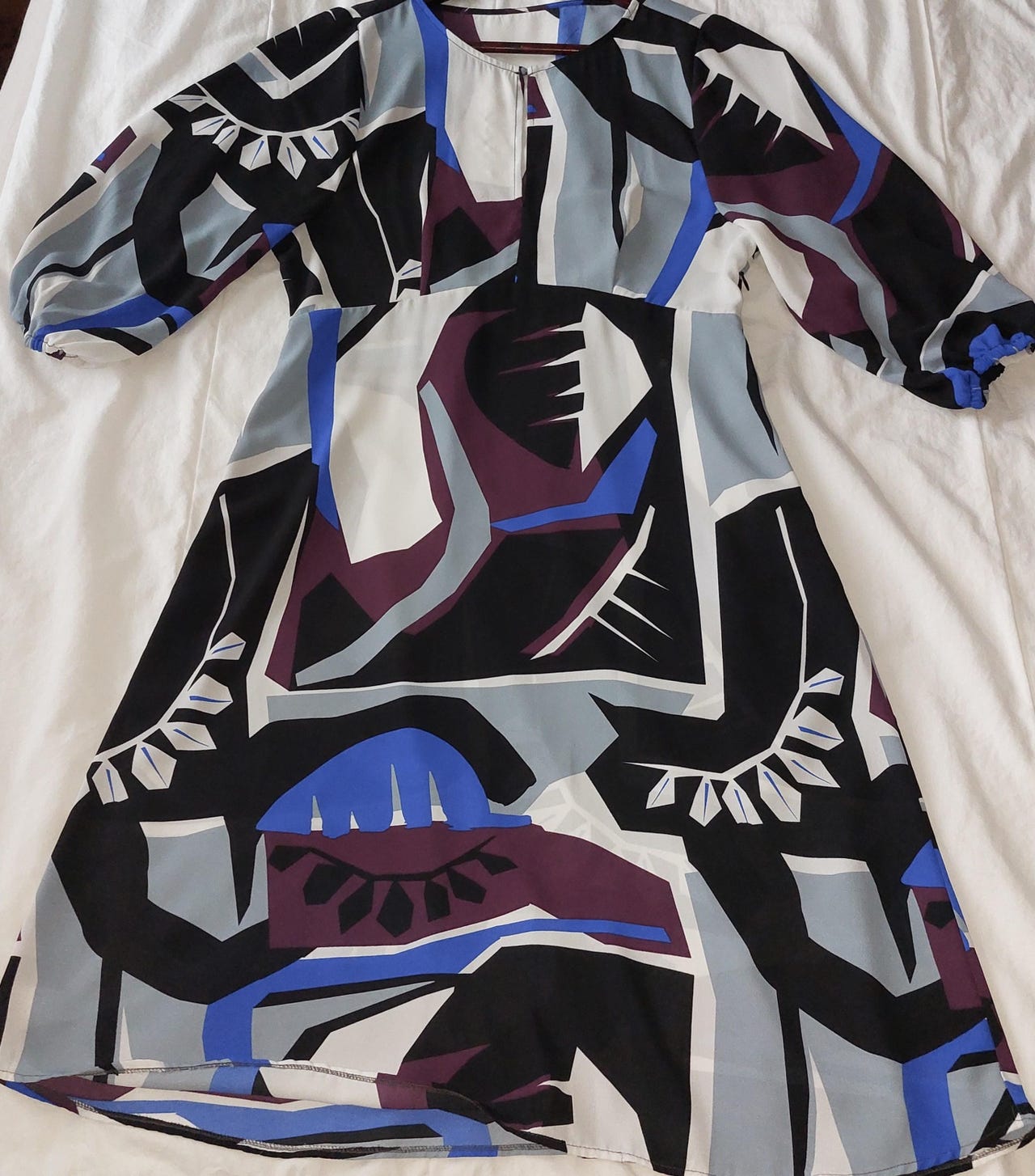Värikäs A-linjainen mekko