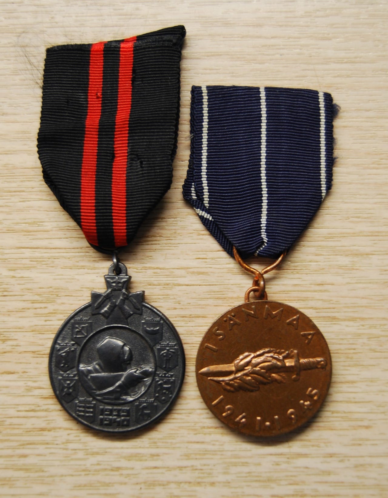 Mitalit 2kpl Kunnia isänmaa ja jatkosodan muistomitali