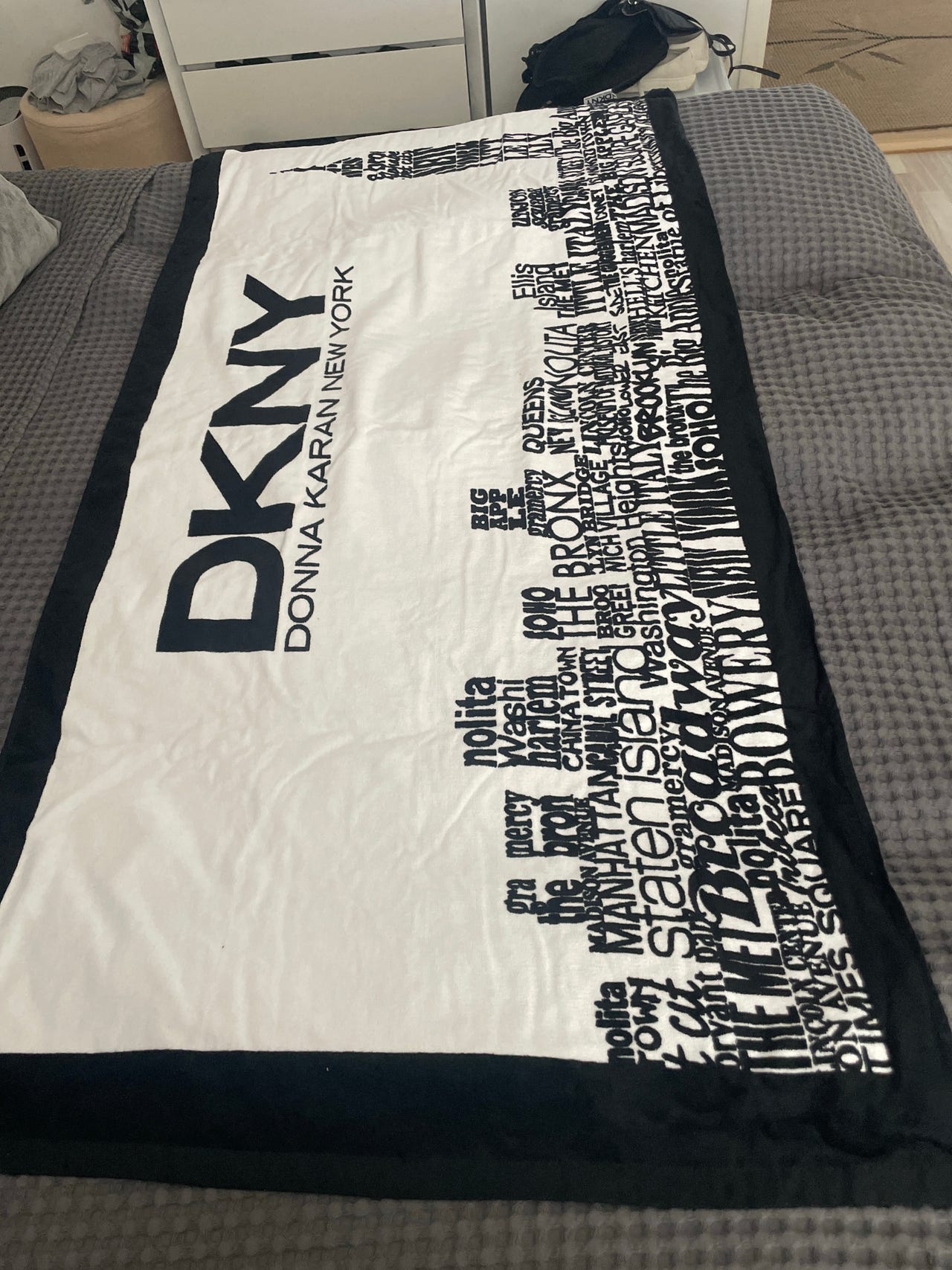 DKNY rantapyyhe aito, uusi