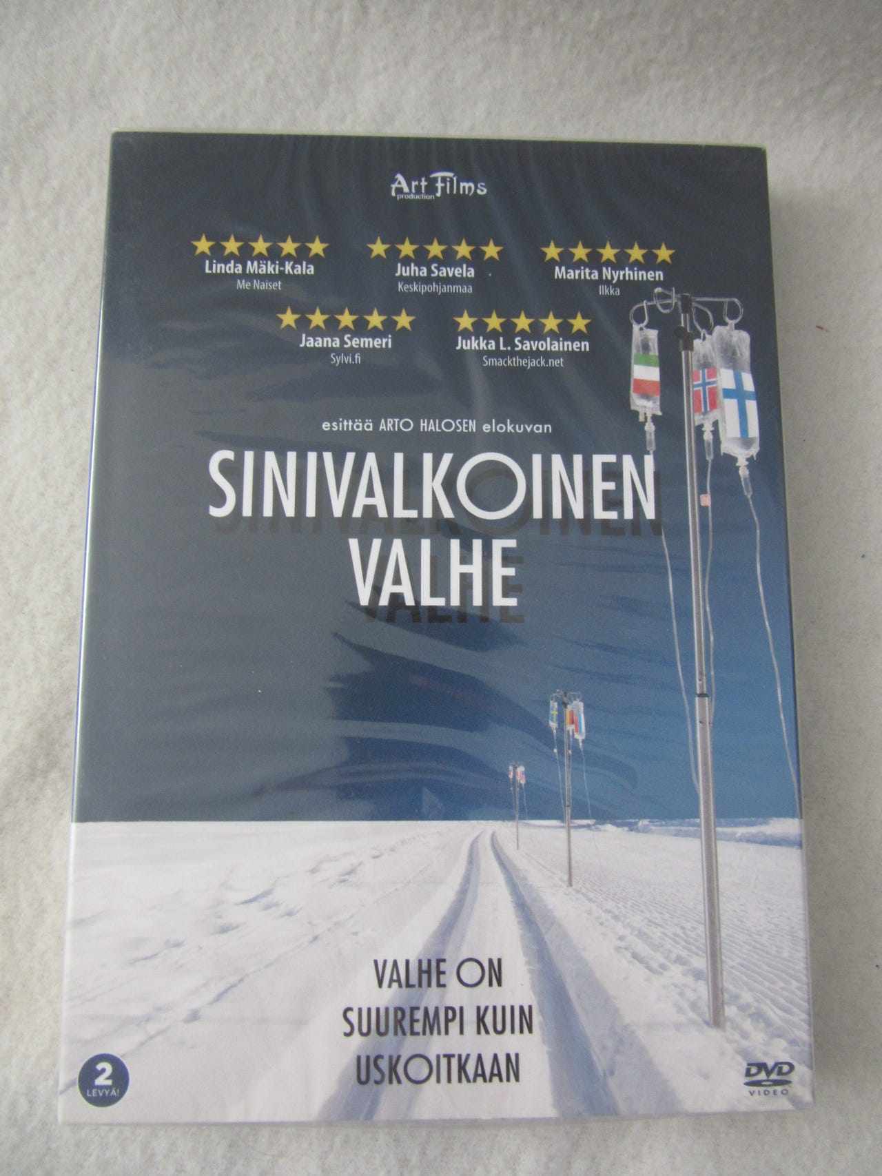 Sinivalkoinen valhe dvd uusi