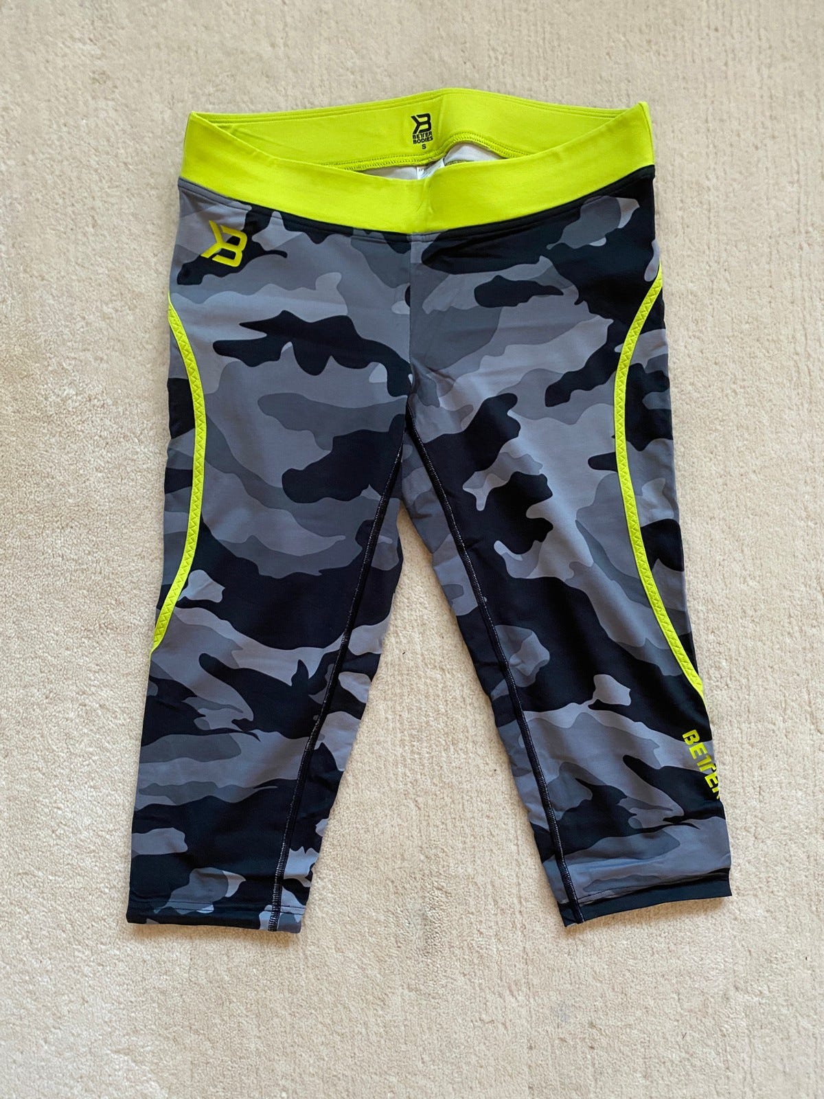 Better Bodies camo caprit, koko S