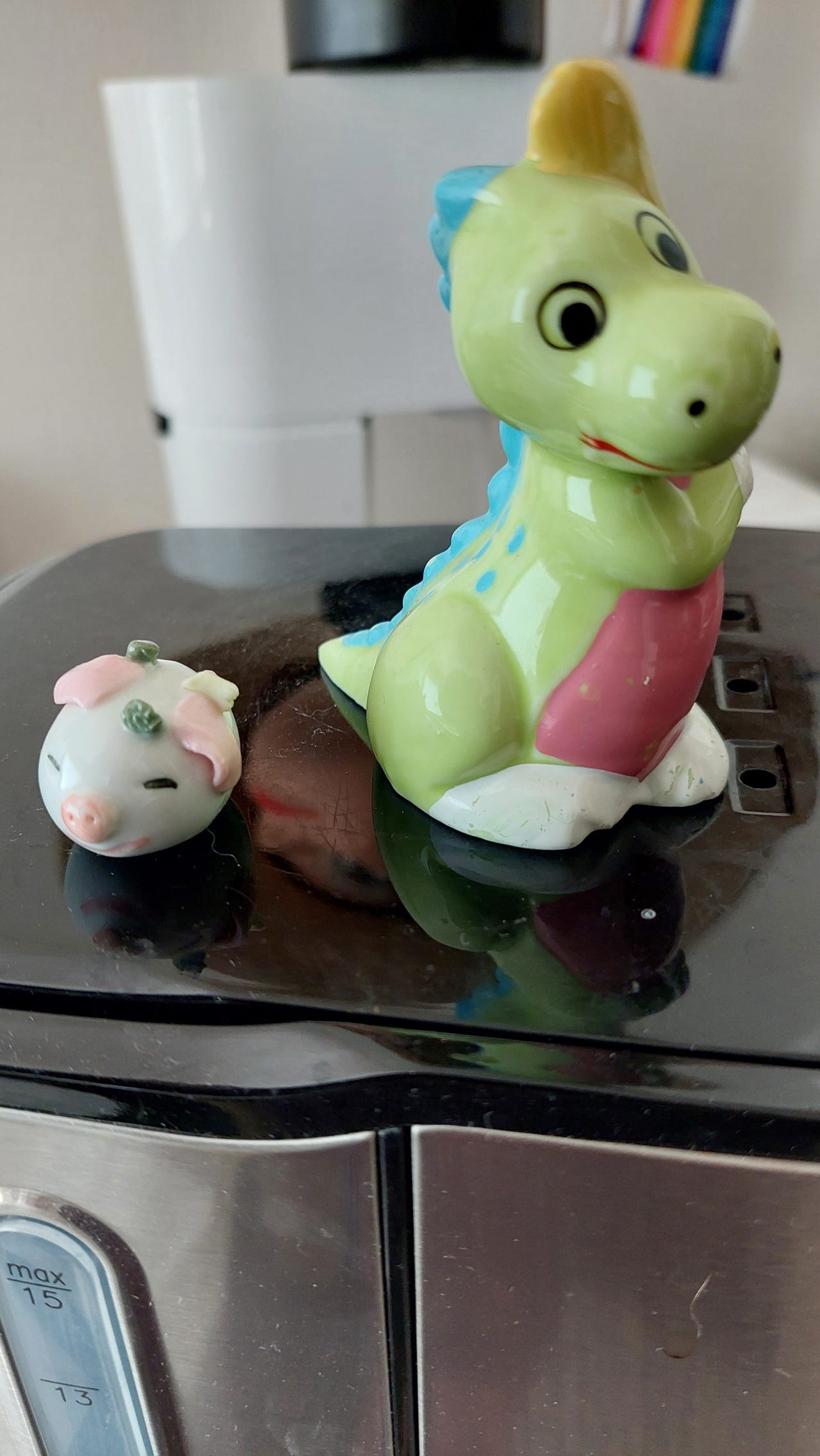 Mini mini Possu ja lohikäärme figuurit, posliinia, yht. 4 euroa