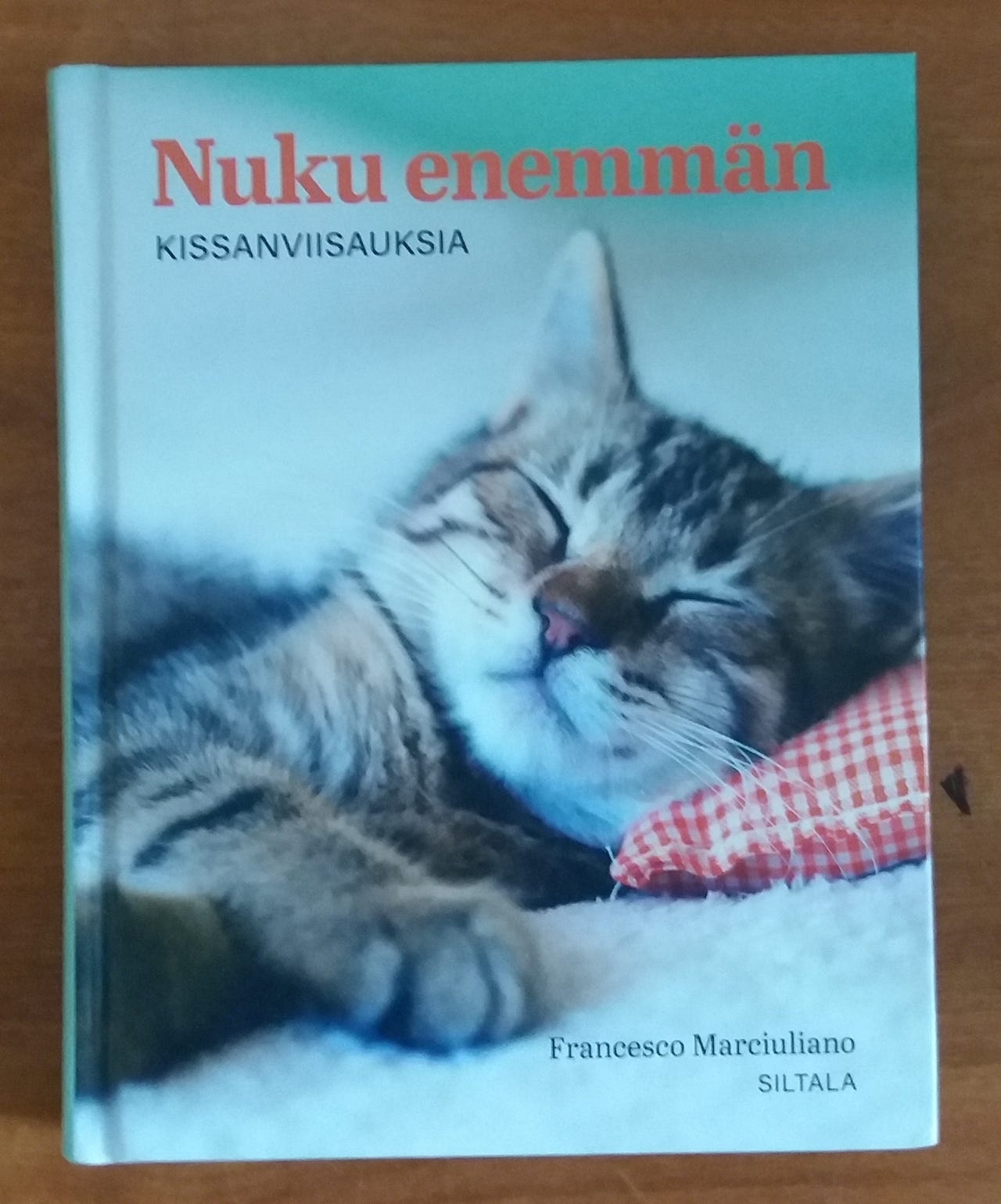 Francesco Marciuliano Nuku enemmän - KISSAVIISAUKSIA