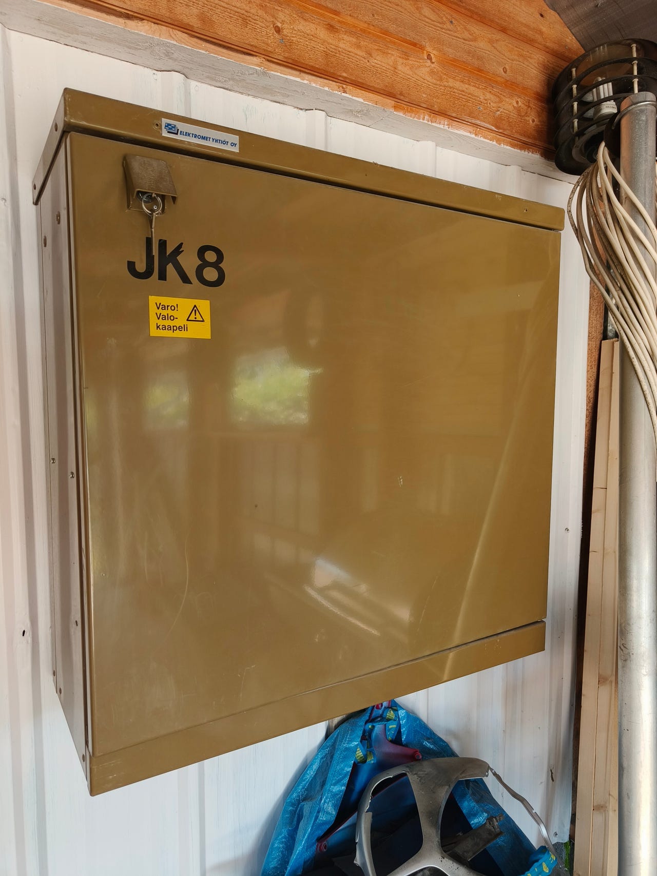 Metallinen jakokaappi