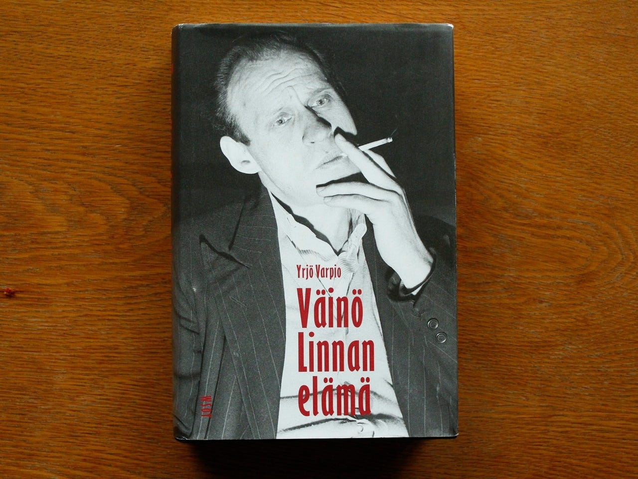 Yrjö Varpio Väinö Linnan elämä (kirjoittajan nimmarilla)