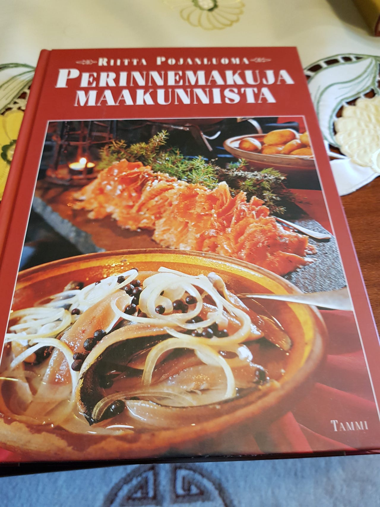 Perinnemakuja maakunnista. Riitta Pojanluoma
