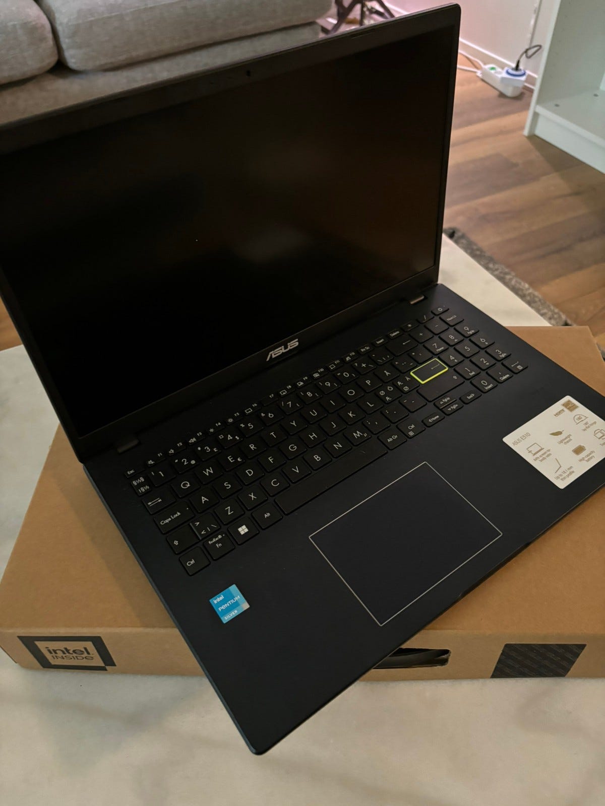 Myydään 12/23 ostettu Asus E510 | Tori