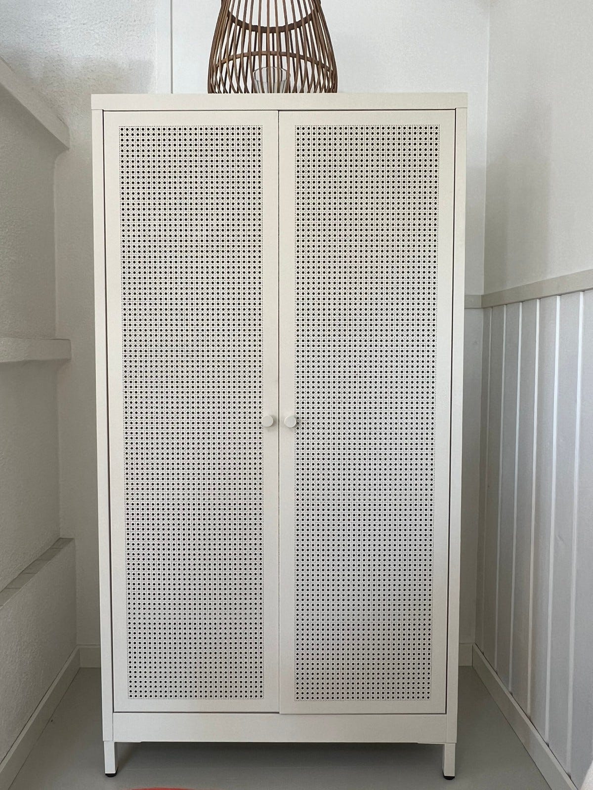 Metallinen, valkoinen vaatekaappi | Tori