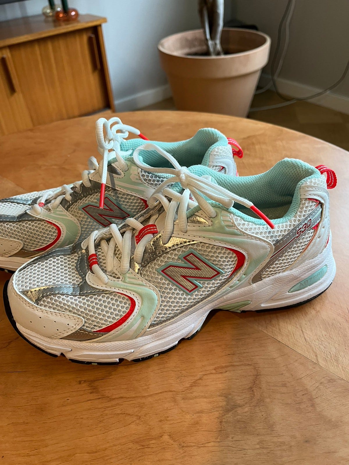 530 Sneakers