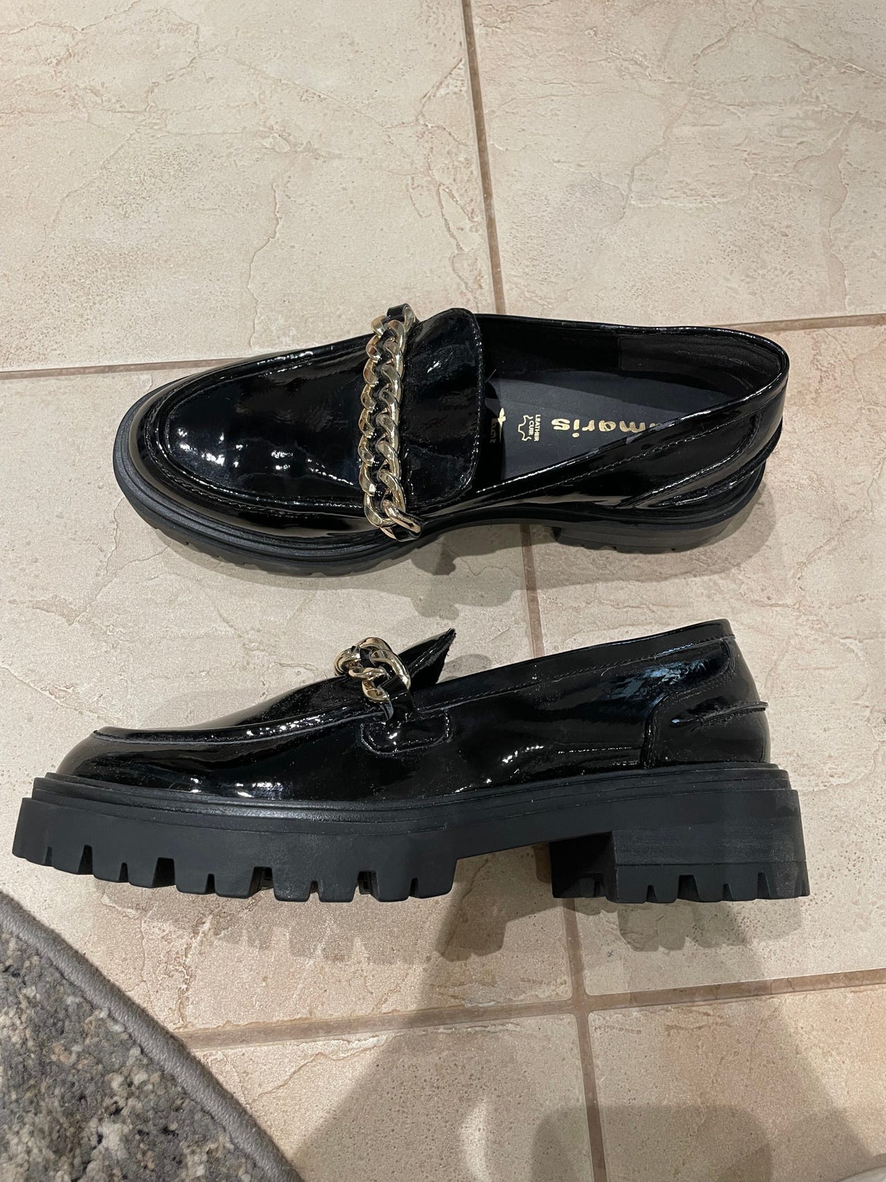 Tamaris mustat lakeri platfrom loaferit