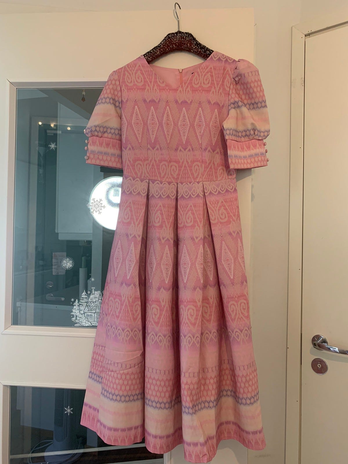 u{d83d}u{dc57}Pinkki väri mekko