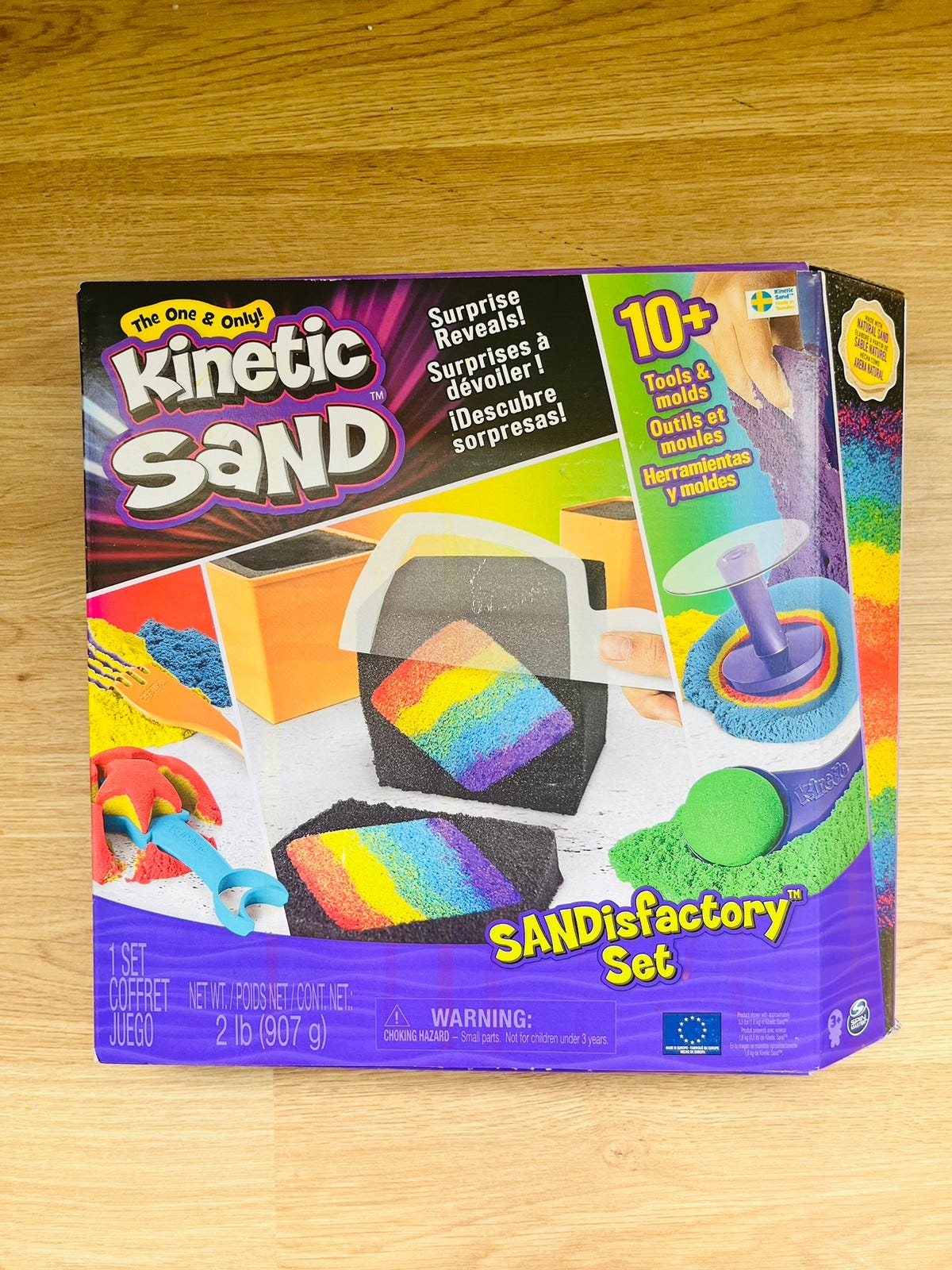 Kinetic Sand , Coffret Swirl N' Surprise avec 907 g de sable modelable rouge, bleu, vert et jaune et 4 outils, Jouets