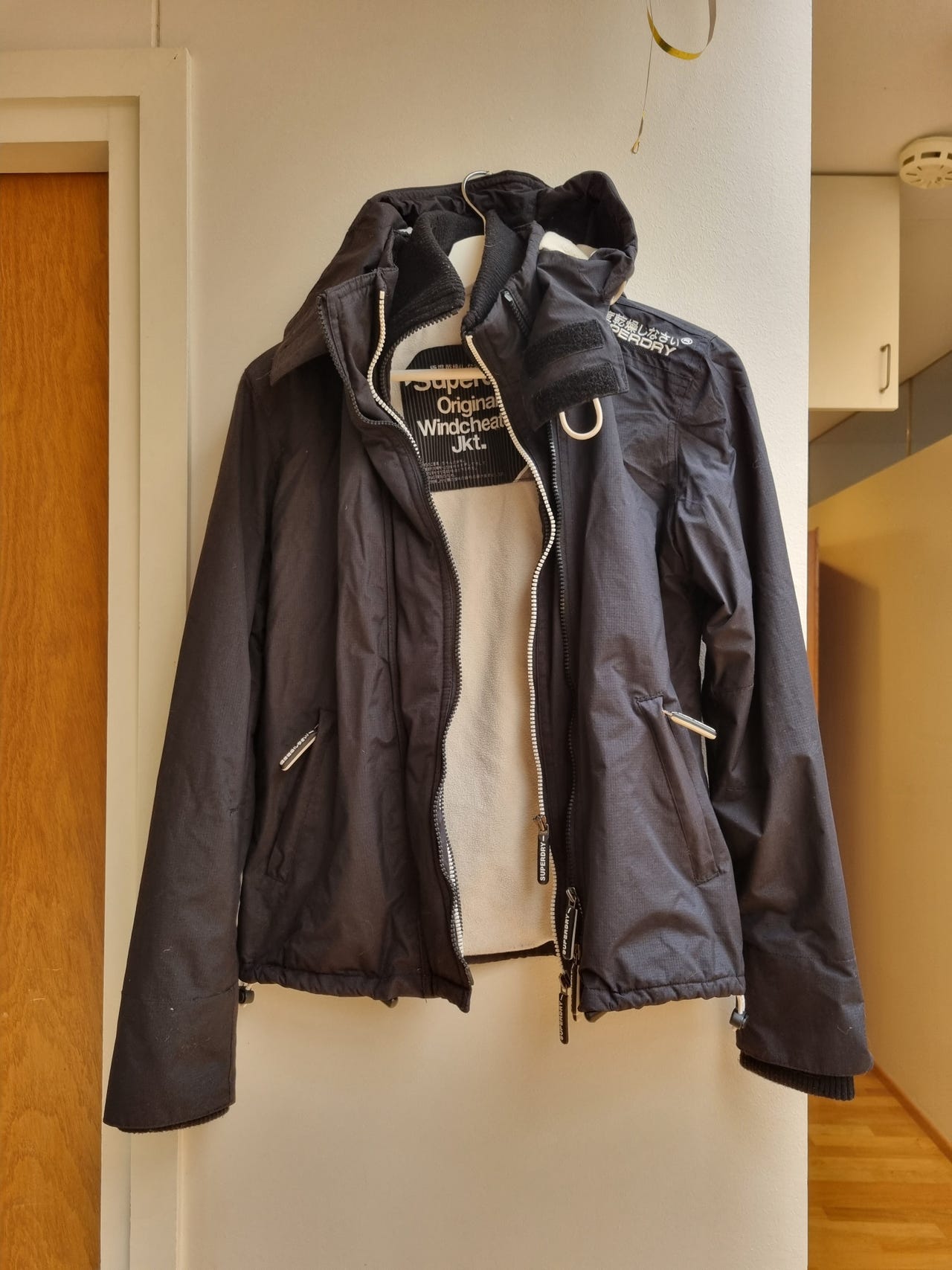 Superdry musta takki koko S