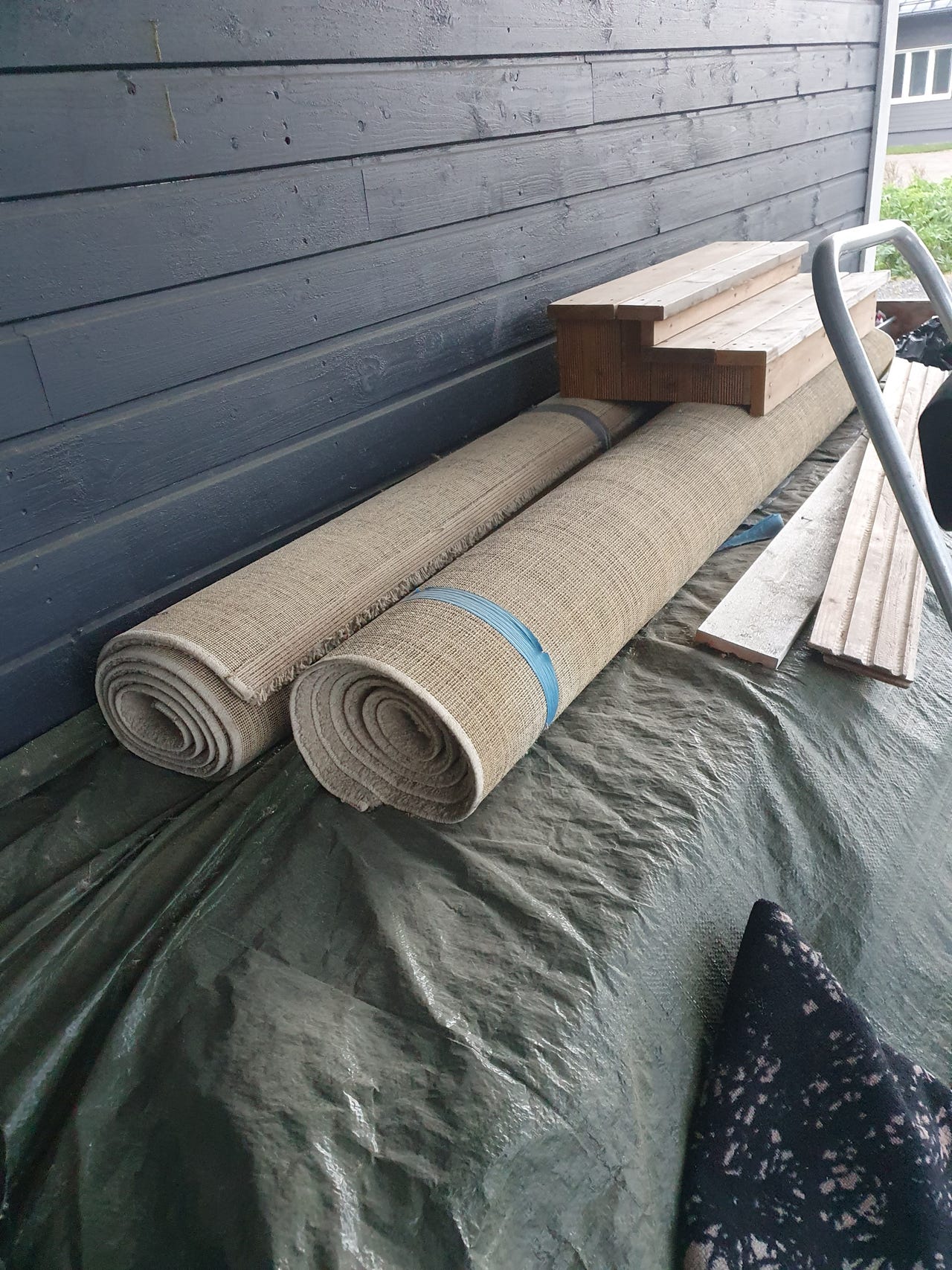 Isoja karvamattoja 50e kpl