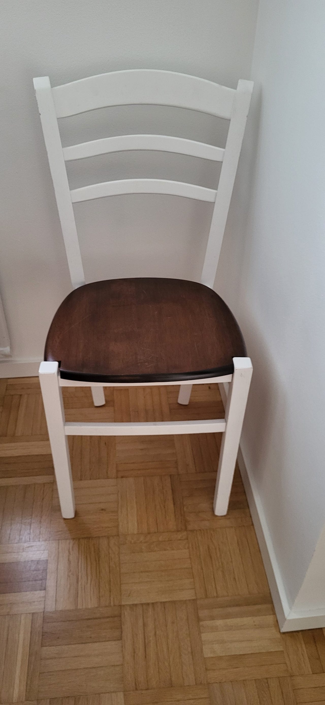 Puinen tuoli