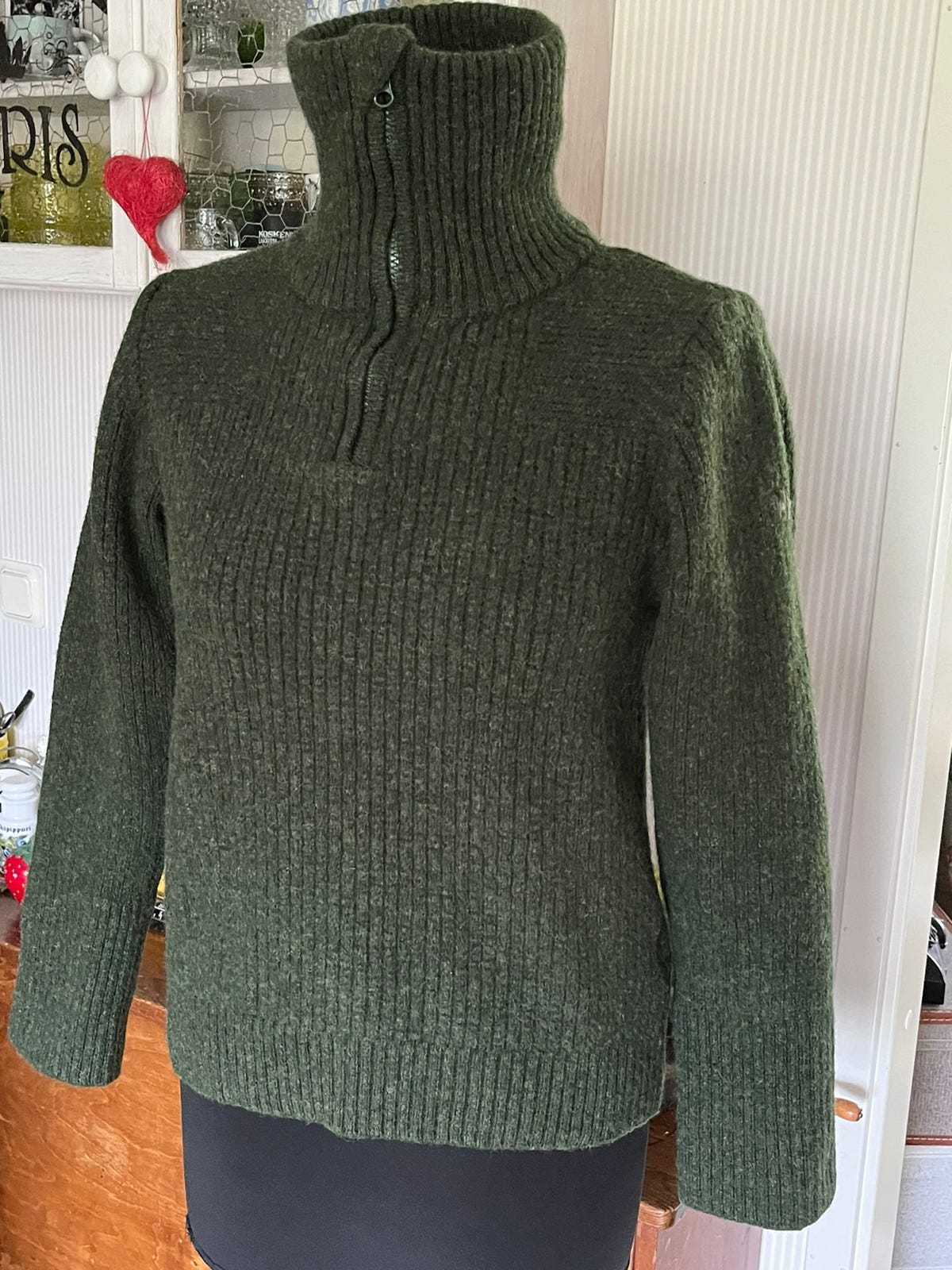 Helly Hansen lampaanvilla neule. M