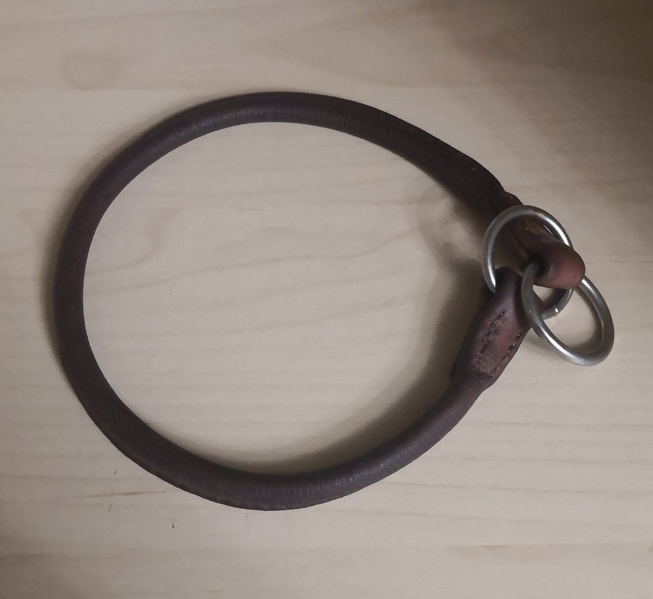 Nahkainen kiristävä kaulain (48cm)