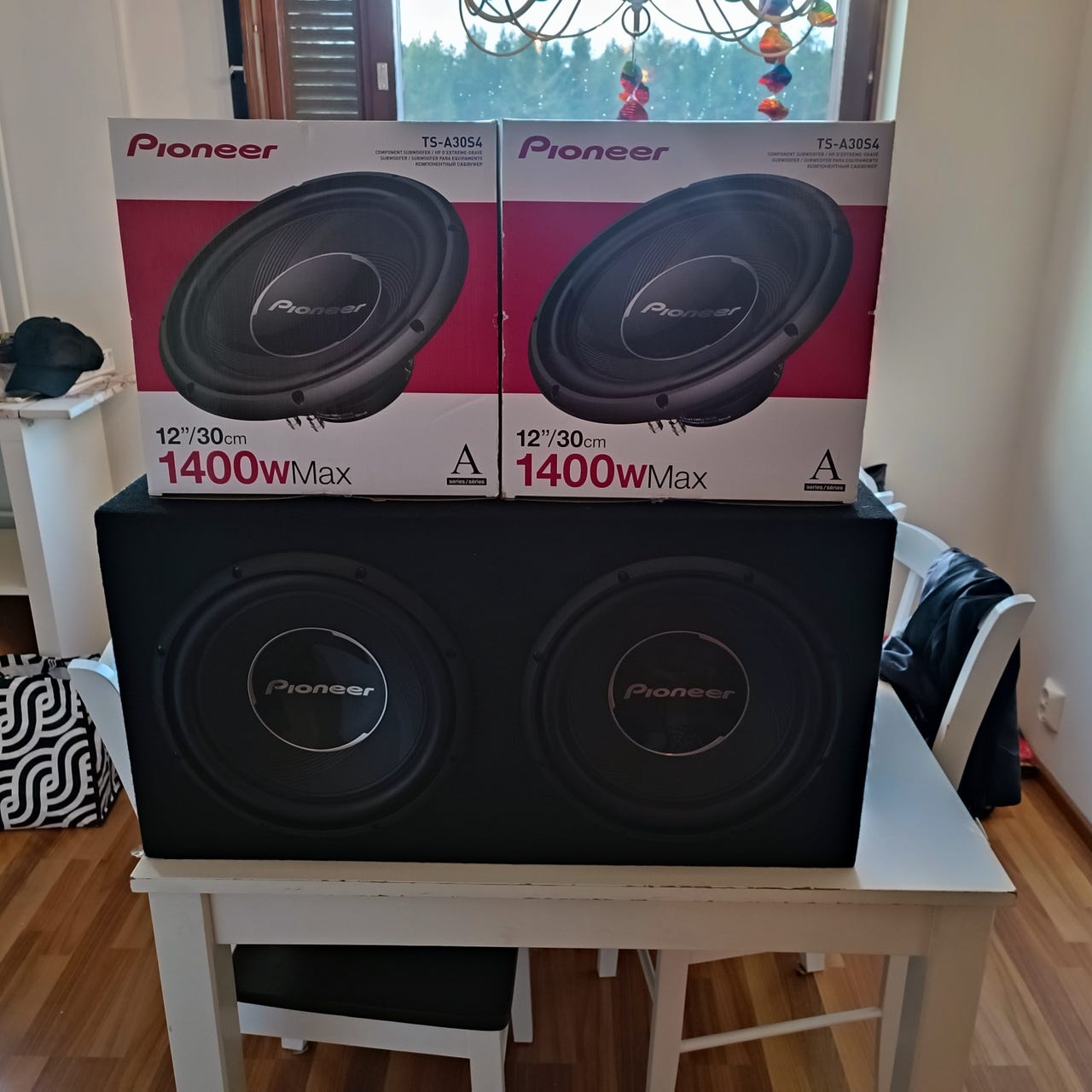 Pioneer 12 x 2 ja Tehdas suljettu