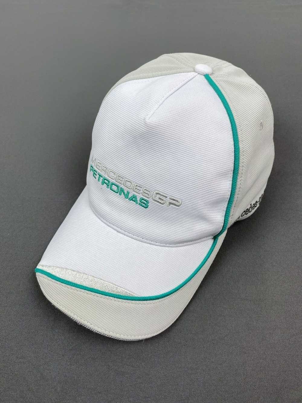 Mercedes-Benz Petronas AMG -virallinen lippalakki
