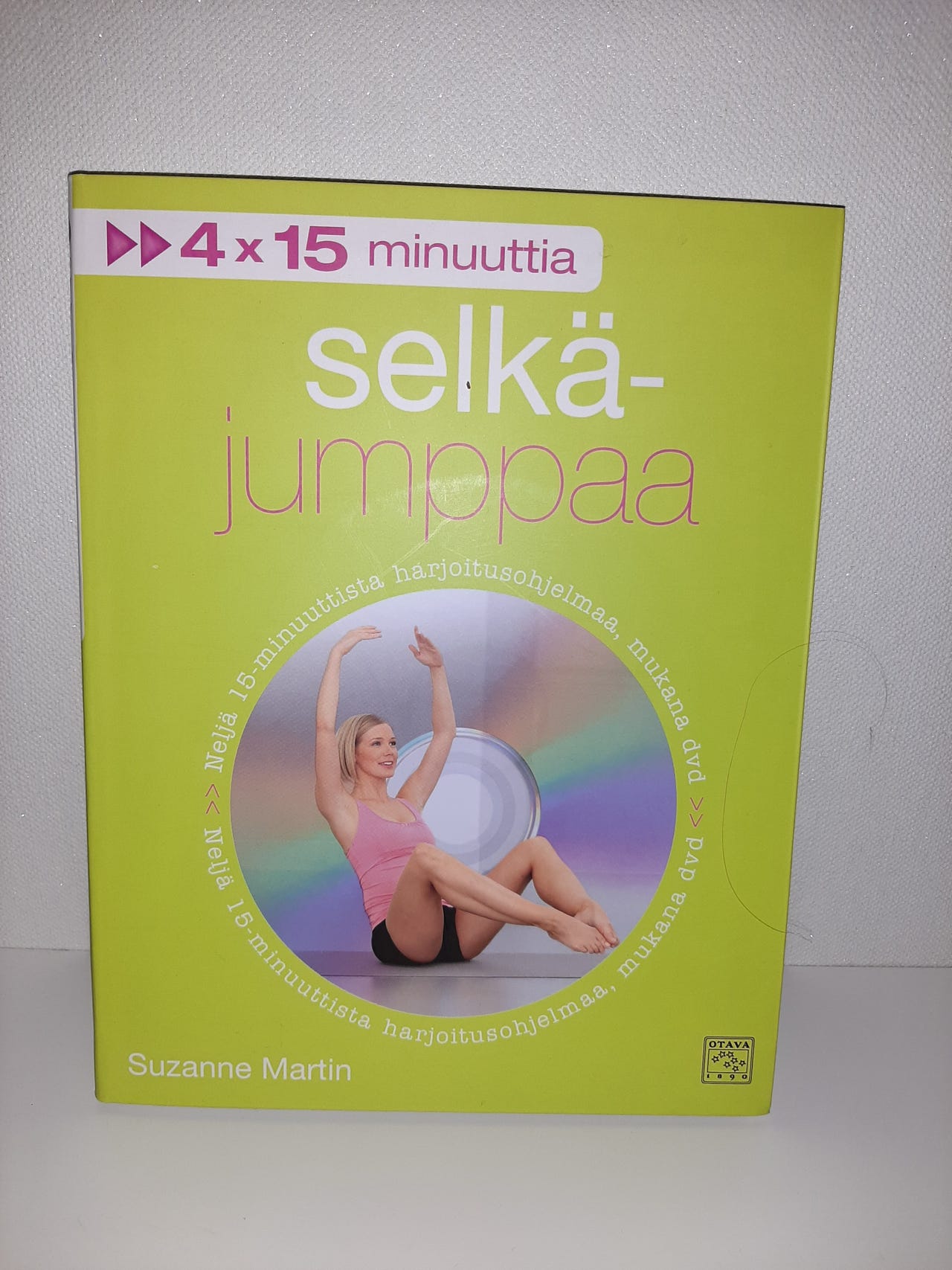 4 x 15 minuuttia selkäjumppaa Suzanne Martin