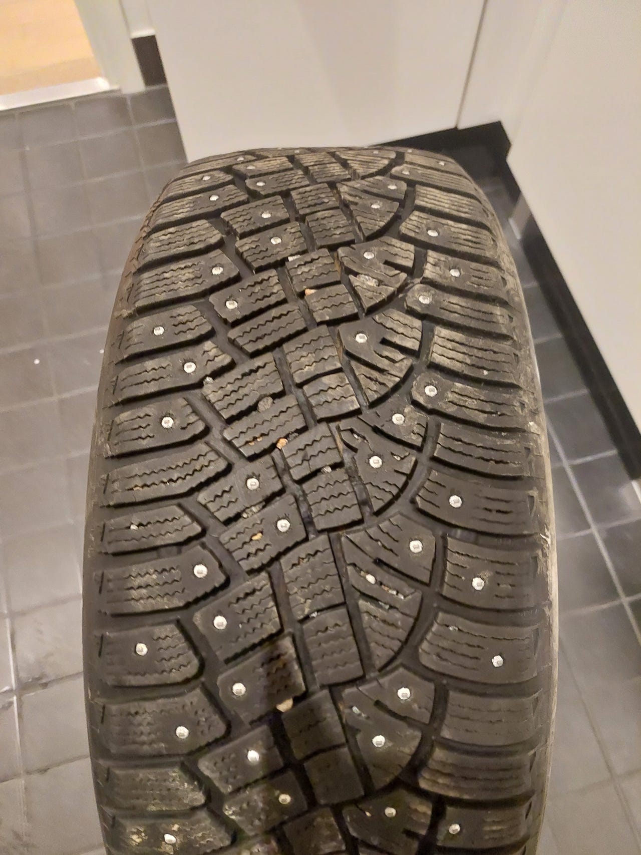 Continental Icecontact 2 / 205 / 50 R17 93T | Tori