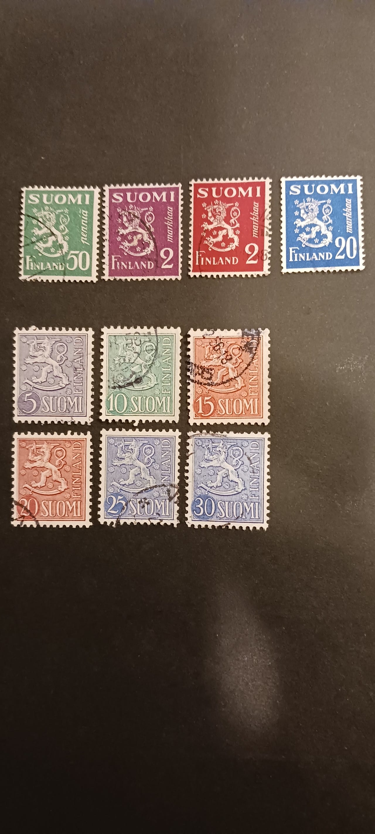 Postimerkit, leijonamalli 1930 ja 1954, A