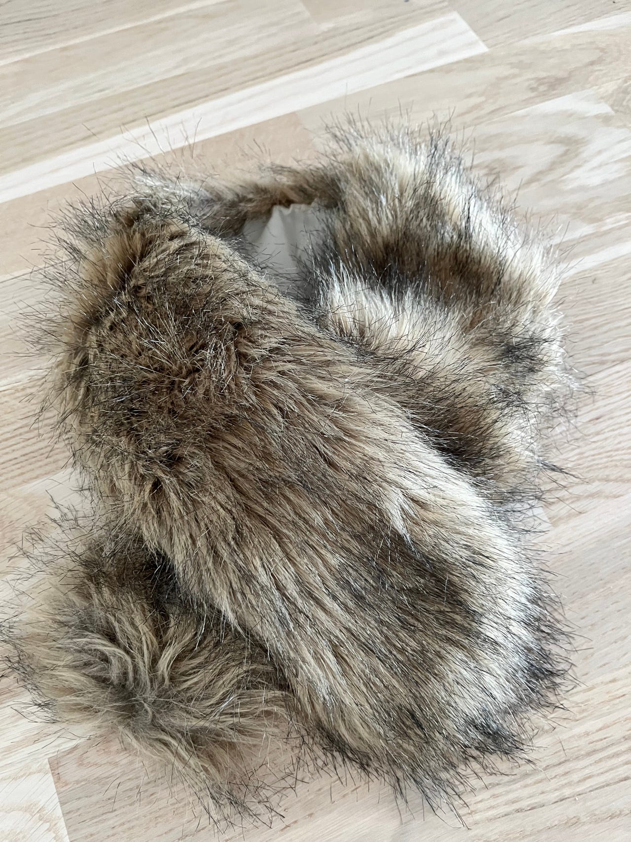 ruskea-hyv-kuntoinen-tekoturkiskaulus-tori