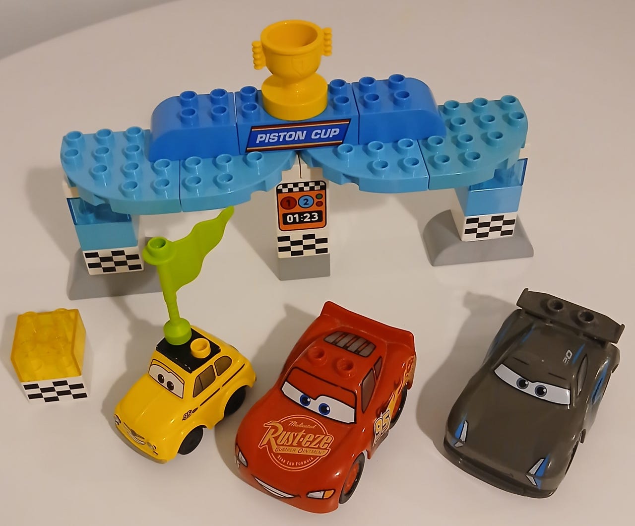 Lego Disney Cars 10857 Piston Cup -kisa Tori