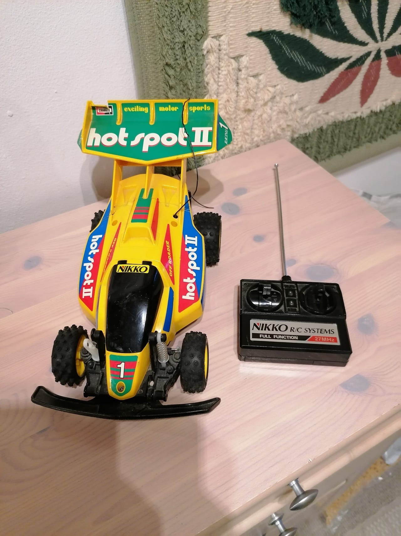 Nikko radio-ohjattava auto, rikki