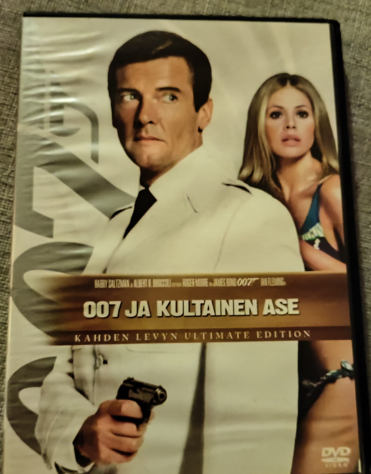 007 Ja Kultainen Ase DVD
