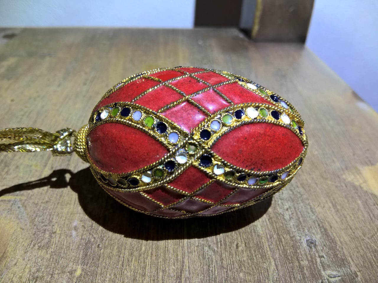 Vanha upea punainen Cloisonne ripustettava muna