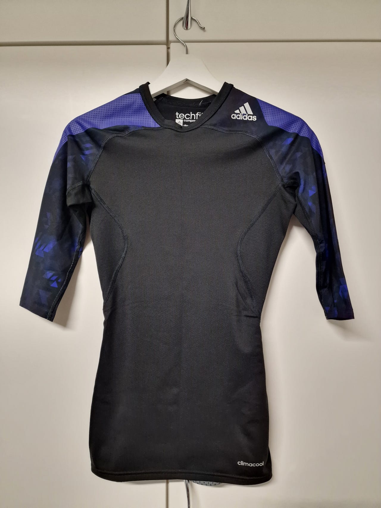 Adidas techfit kompressiopaita xs