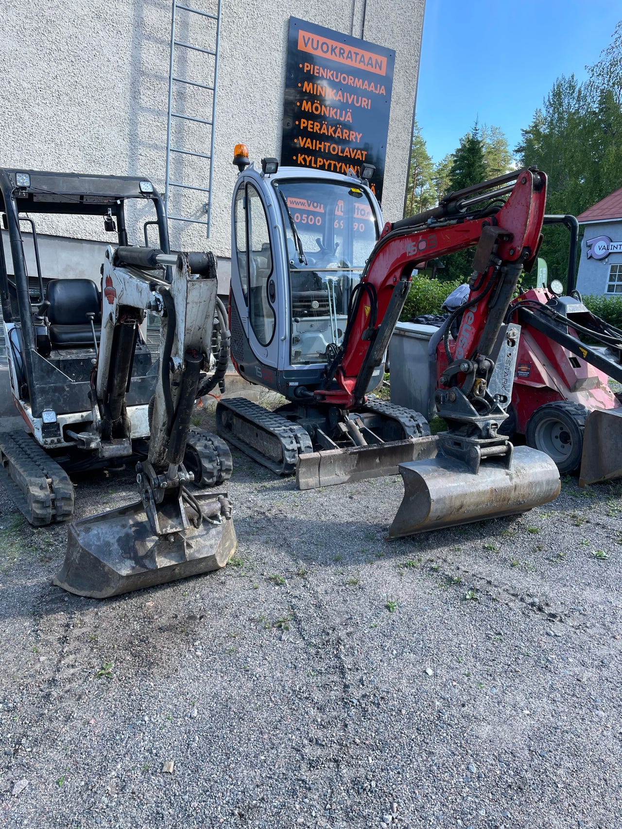 Vuokrataan kaivinkoneita ja kuormaajia