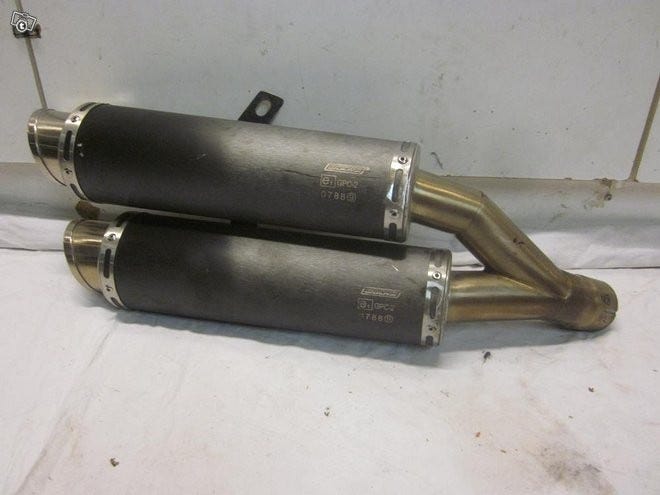 Suzuki gsr 750 bodis tehoputki