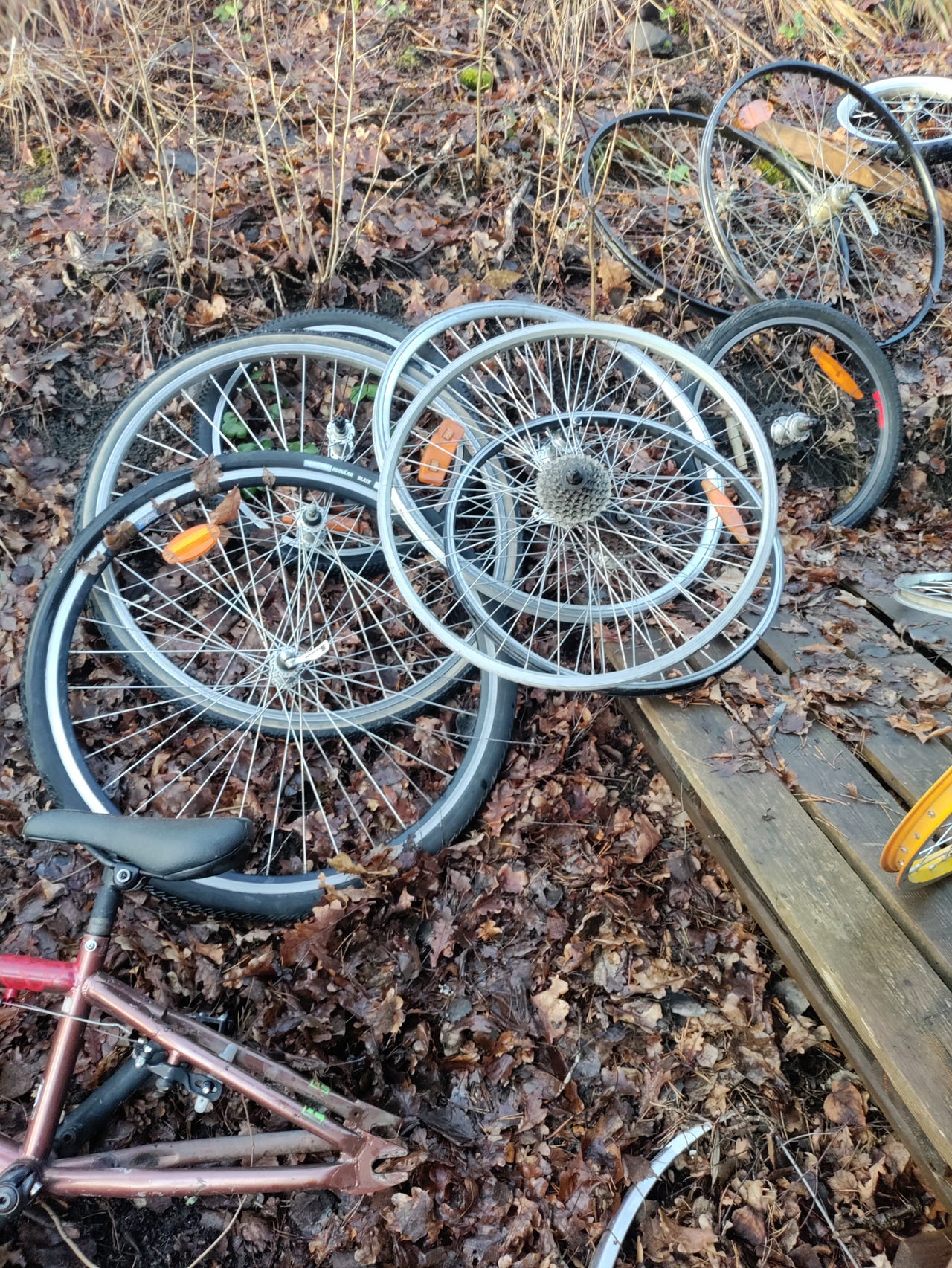 Polku pyörän vanteita 12-28 tuumaisia hinta alk 15 e