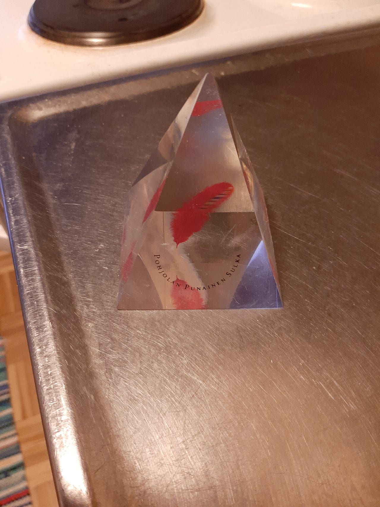 Pohjolan punainen sulka kolmio