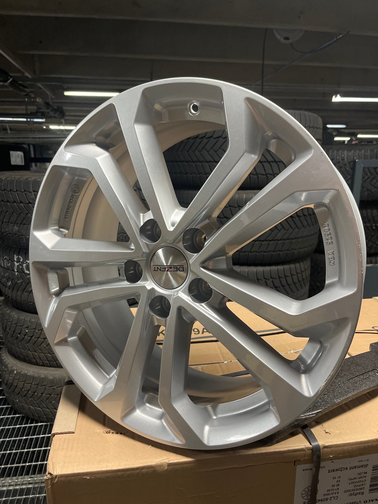 Alumiinivanteet Dezent TA Silver 18”