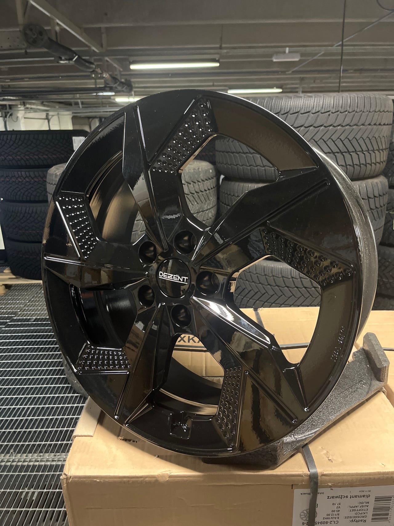 Alumiinivanteet Dezent AO Black 19”