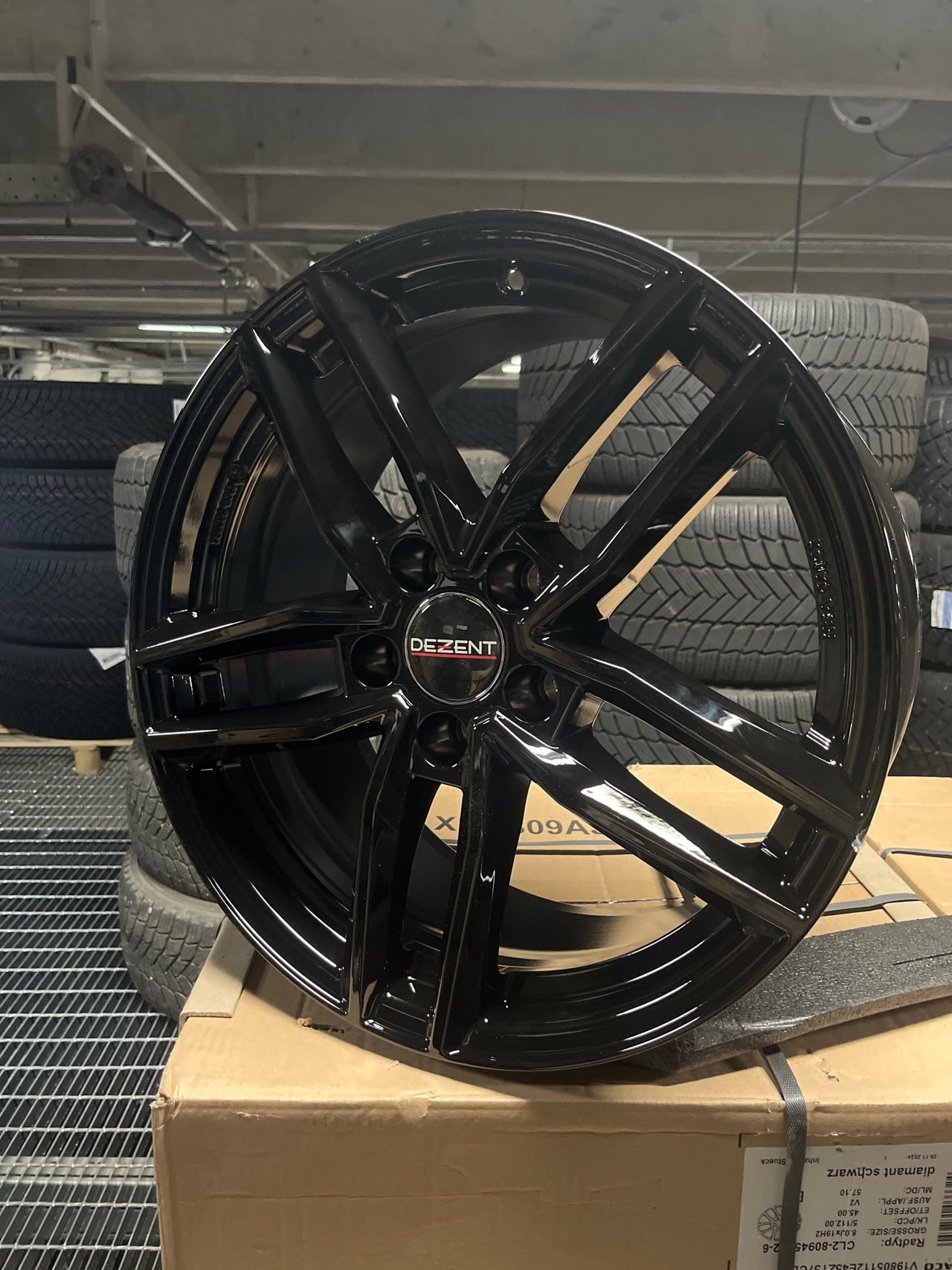 Alumiinivanteet Dezent TR Black 18”