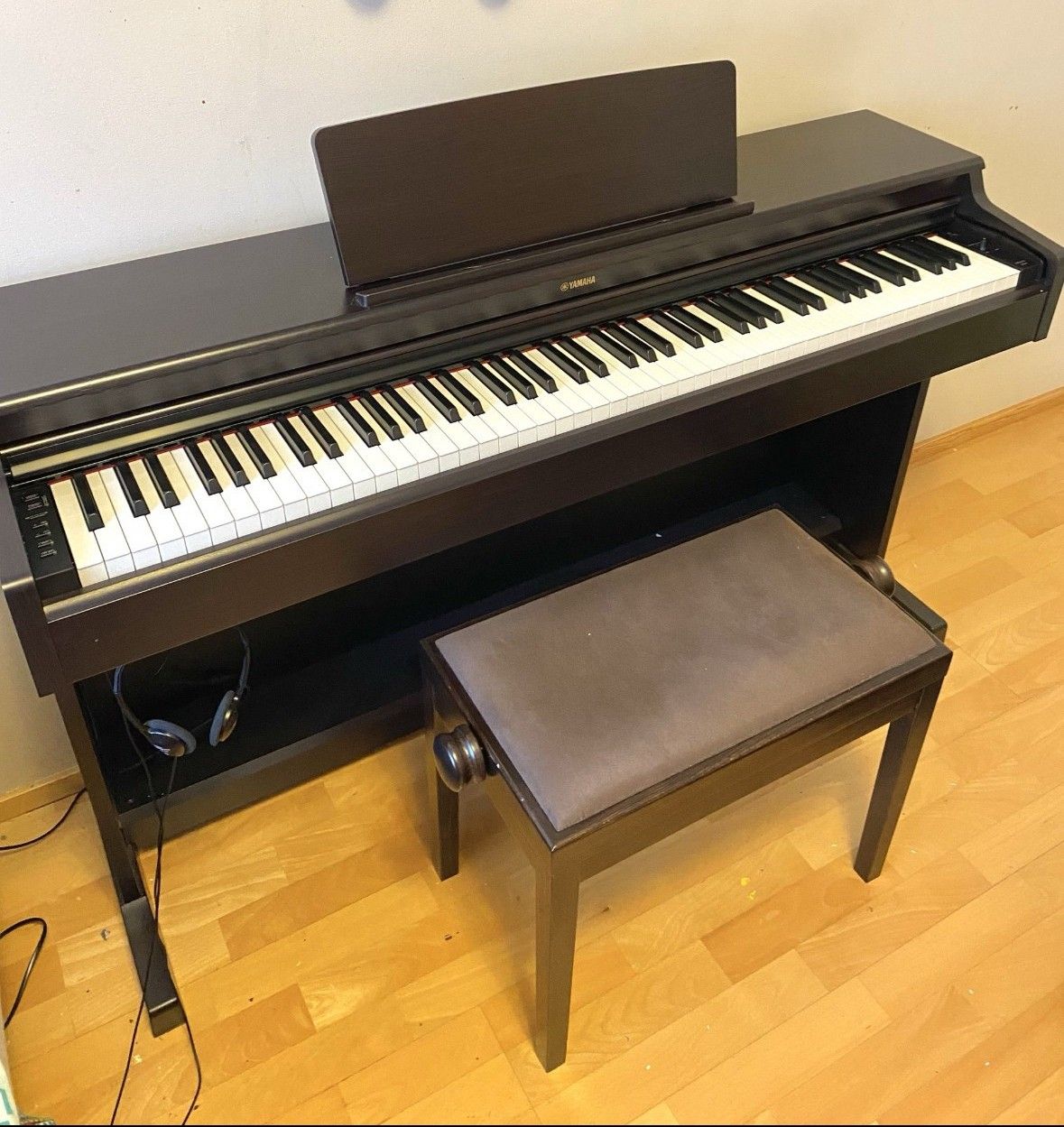 Yamaha Arius YDP-164 + pianotuoli | Tori