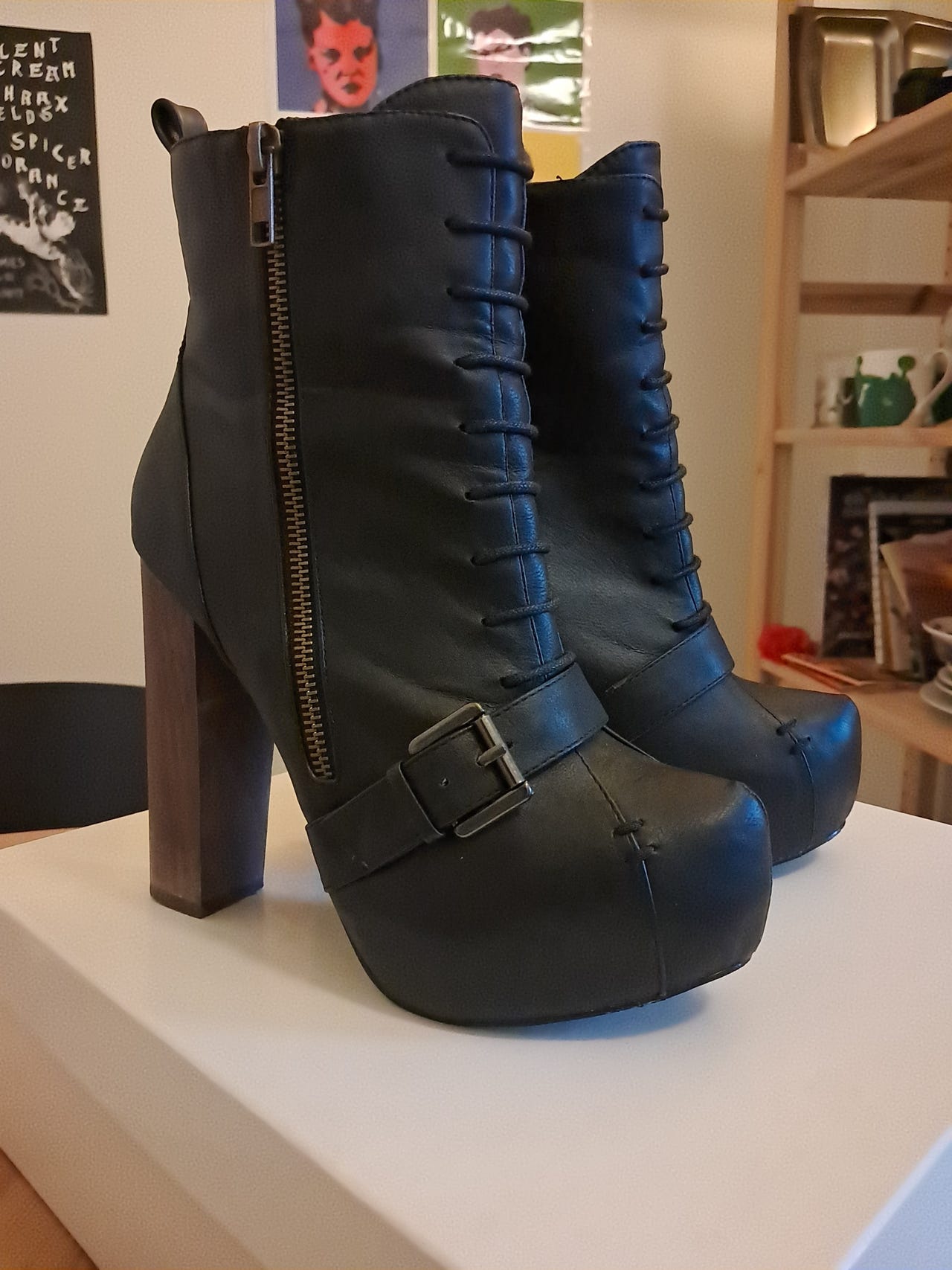 Spirit merkkiset platform nilkkurit