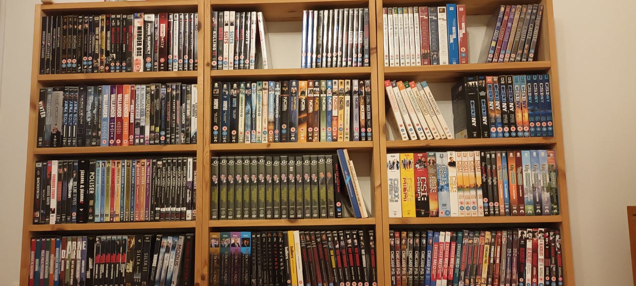 DVD- sarjat, engl. teksti, useimmissa myös suomi, ei kaikissa.