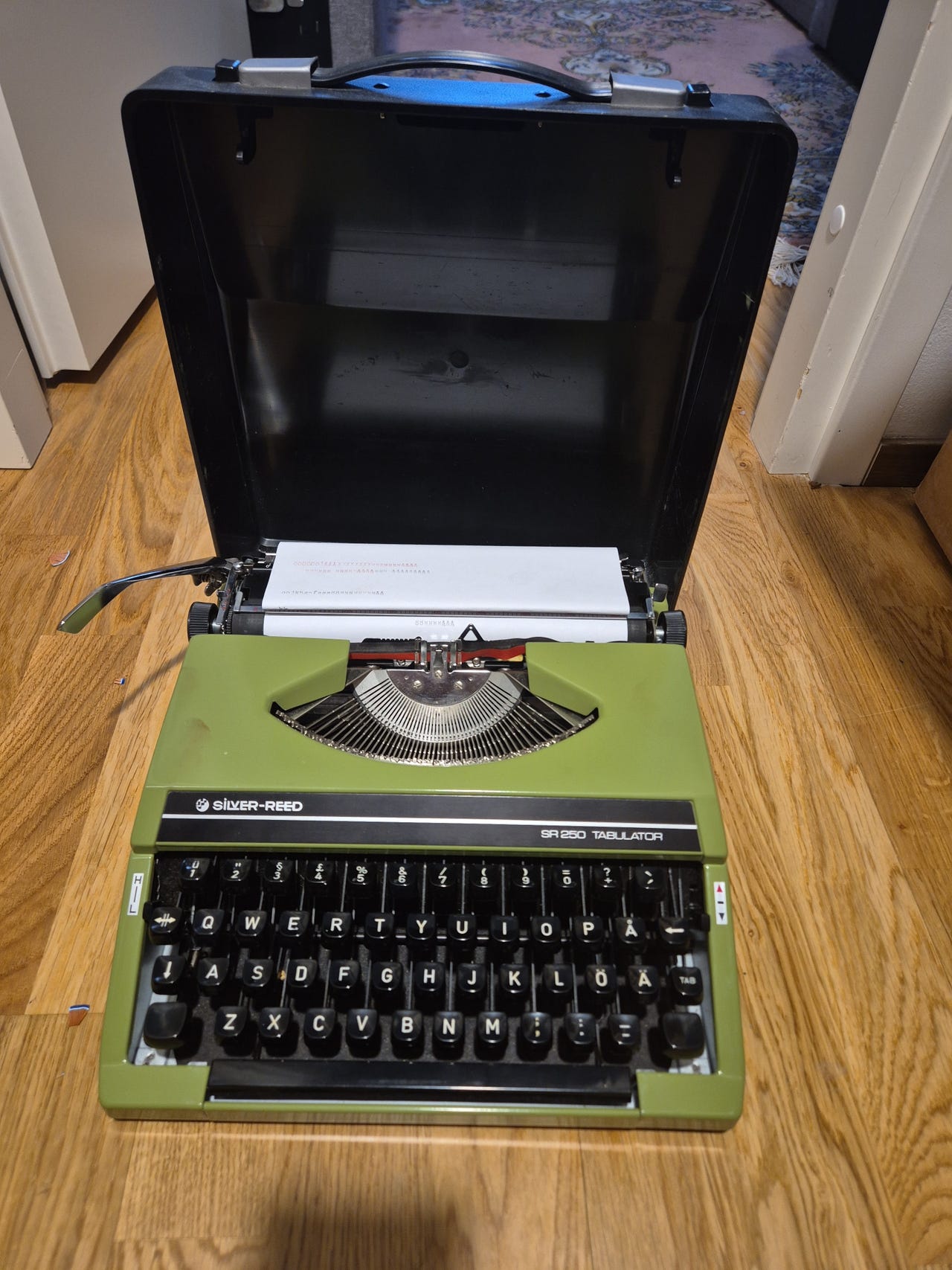 美術品・アンティーク・コレクション SILVER-REED SR-250 タイプライター