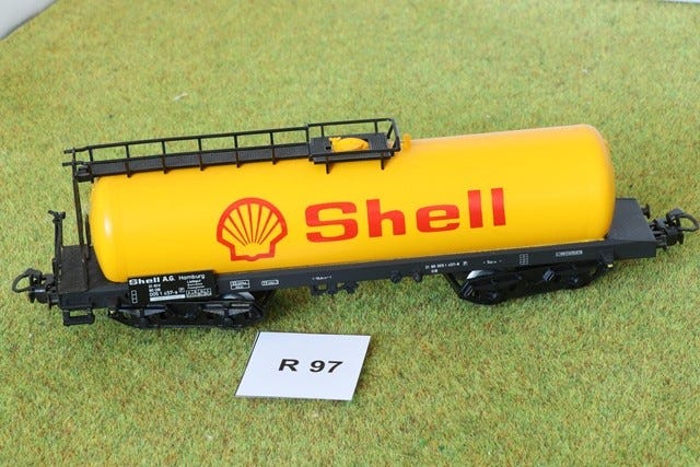 Esso, Shell ym tankkivaunuja Märklin junaan