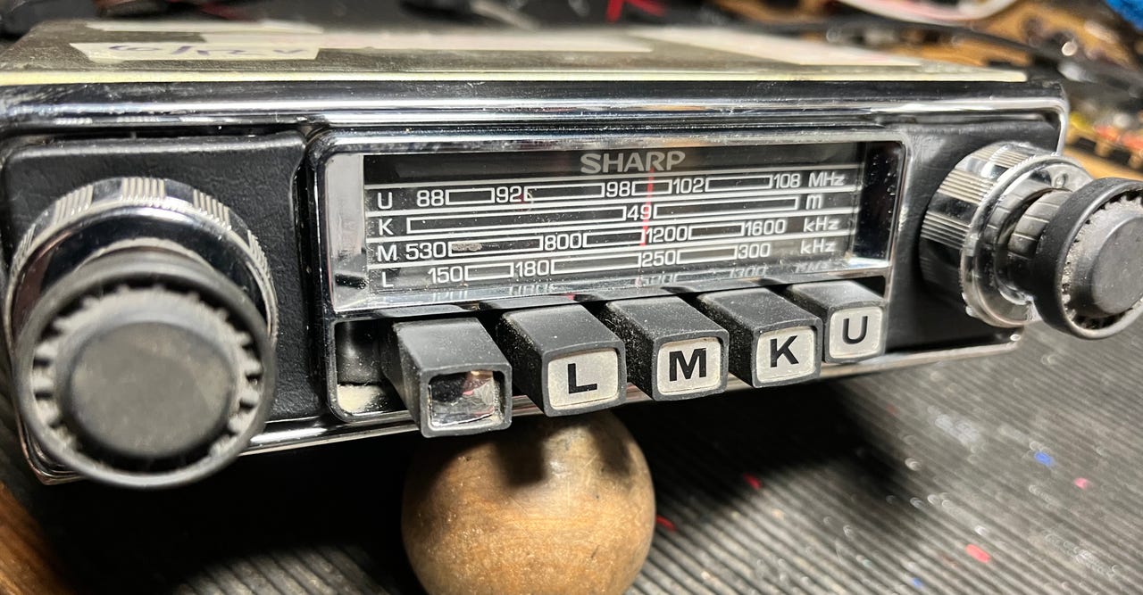 Autoradio Sharp 6/12V esim VW kuplaan | Tori