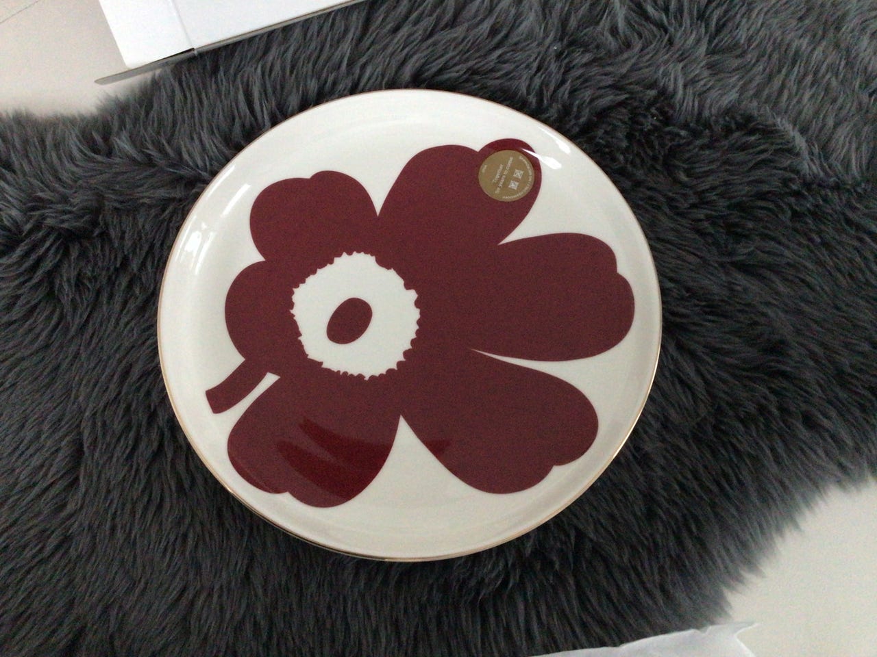 marimekko-kultareunainen-unikko-kukka-iso-vati-uusi-tarrallinen-tori
