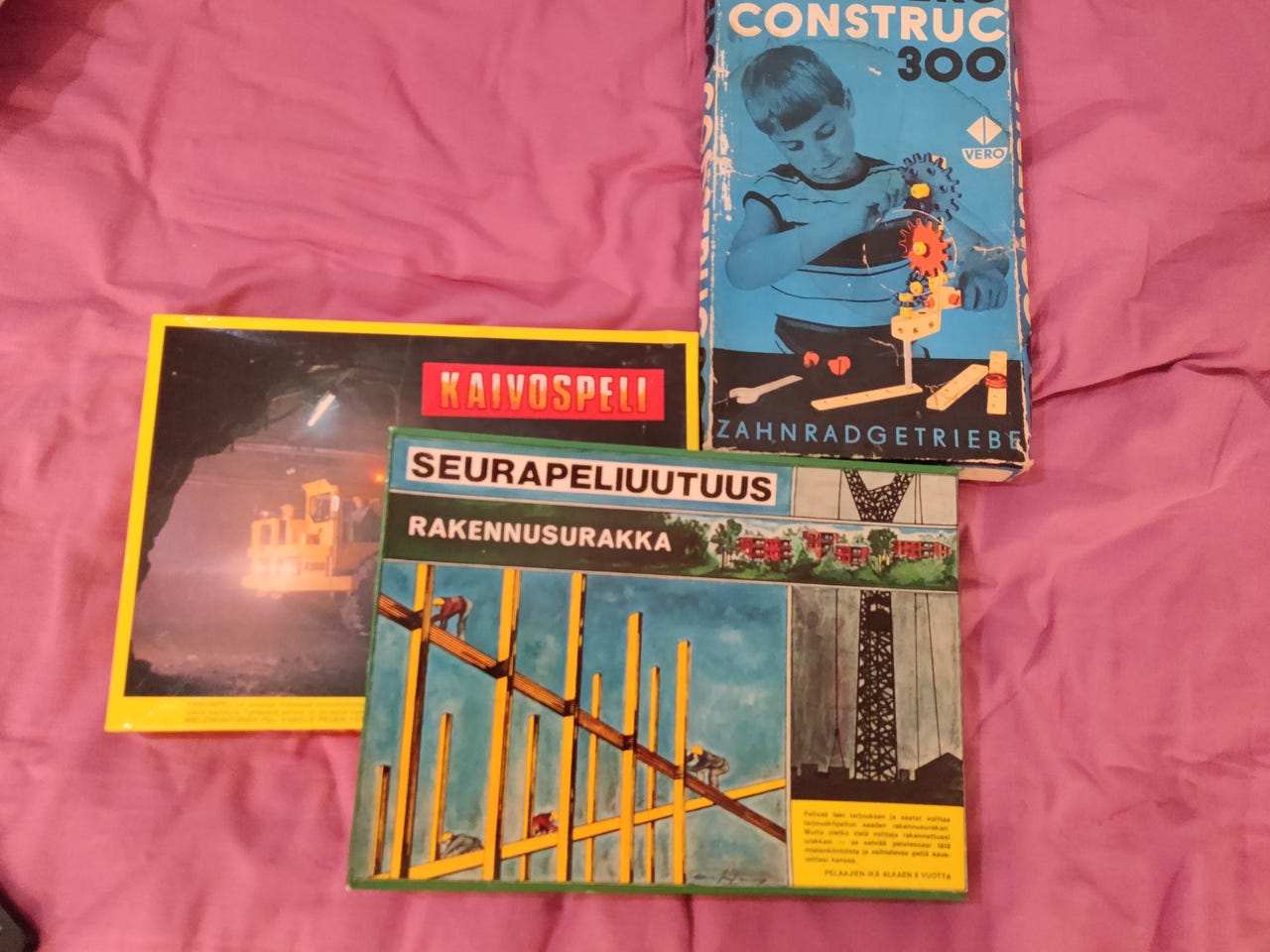 2 seurapeliä ja rakennussarja